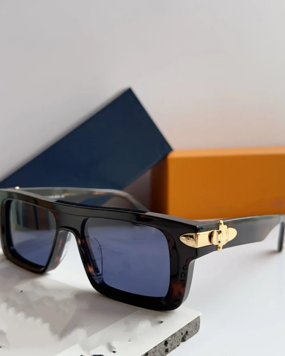 LV Lock Square Sunglasses Z3526W
